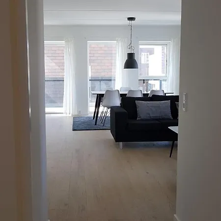 Newly Renovated Wonderful Light On Robert Jacobsens Vej 22 Lejlighed