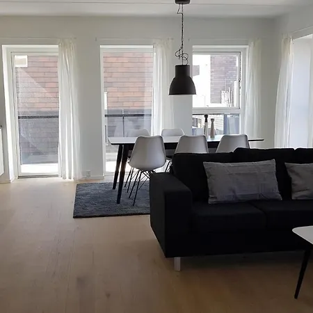 Newly Renovated Wonderful Light On Robert Jacobsens Vej 22 Lejlighed