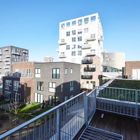 Newly Renovated Wonderful Light On Robert Jacobsens Vej 22 Lejlighed *